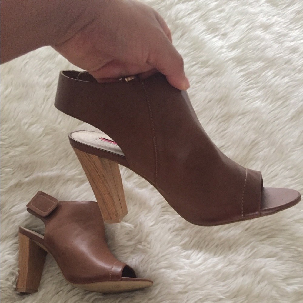 Size 9; Never Worn.